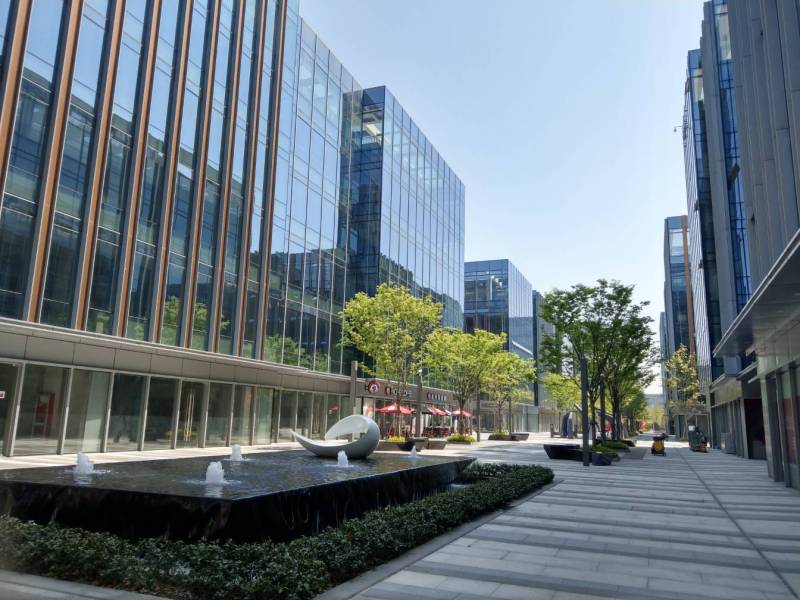 中骏广场写字楼出租,虹桥火车站 整层2100平可分割 高区采光好 企业