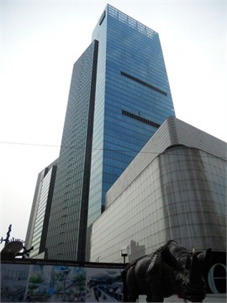 越洋国际广场,高区对电梯厅 ,现房出租,2,7号线地铁口