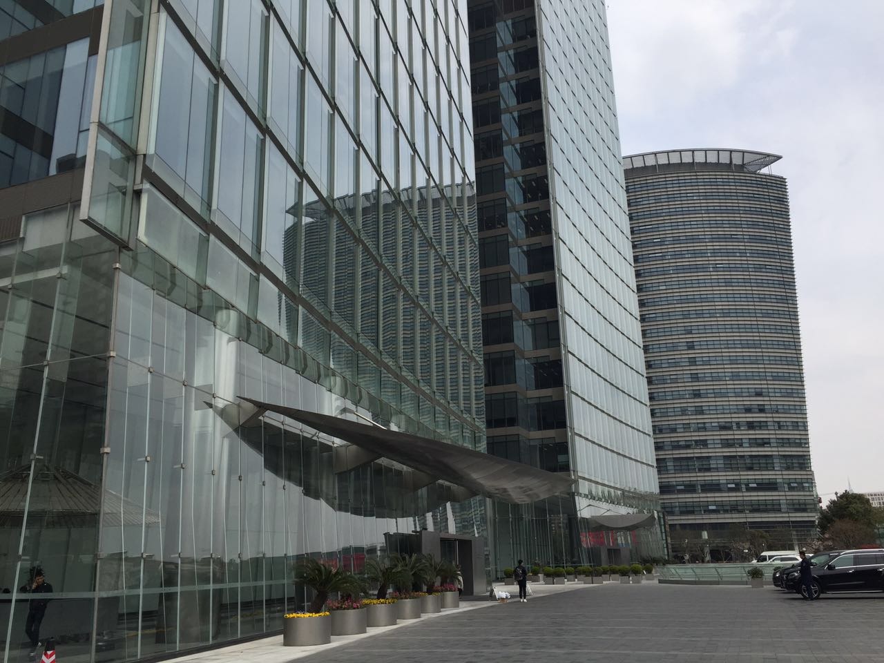 上海金虹桥国际中心外立面图