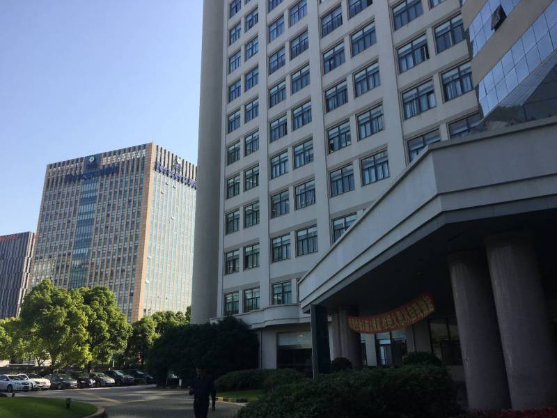 9号线漕河泾地铁口新业大楼120平精装带家具,拎包办公—上海徐汇区
