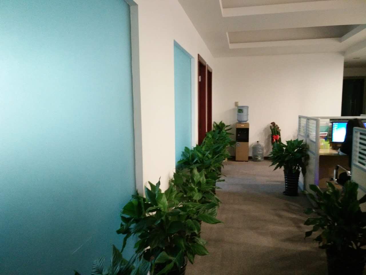 现代交通商务大厦办公区域