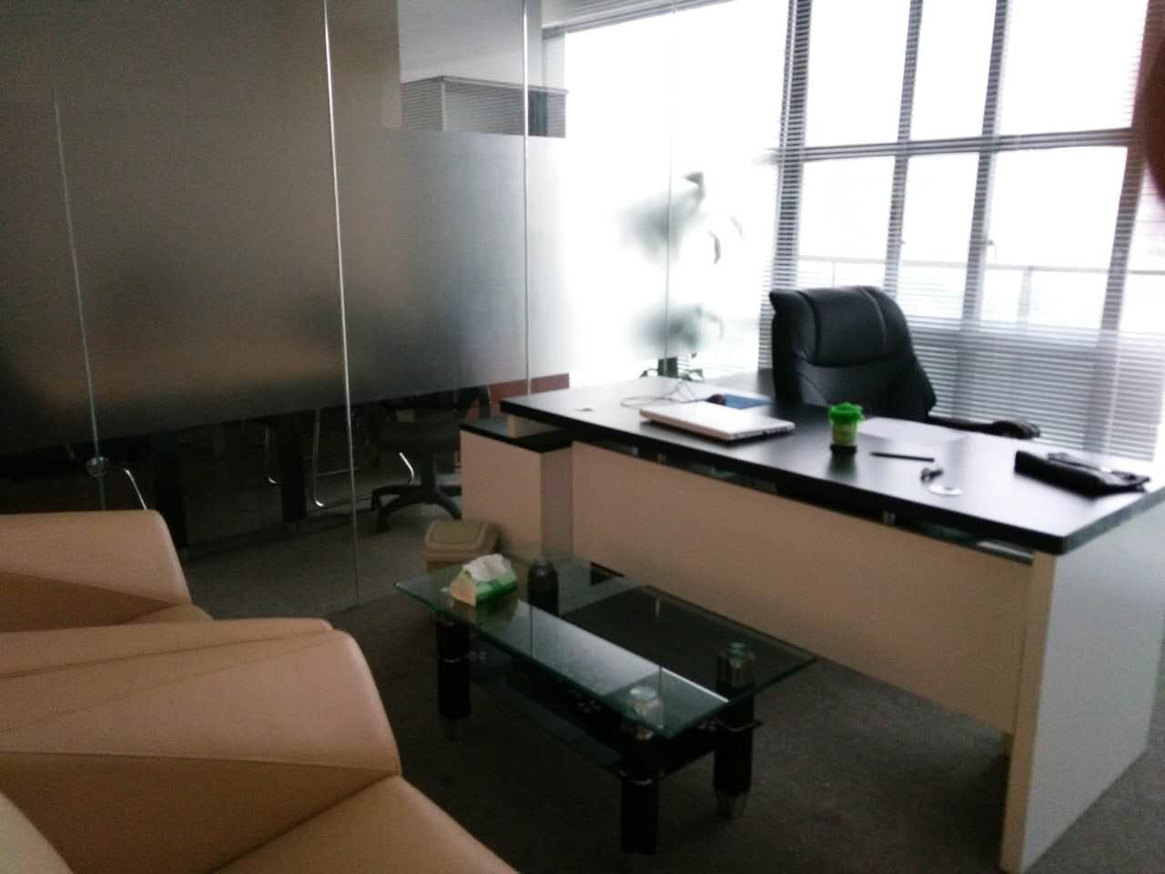 现代交通商务大厦办公区域