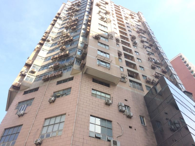 老静安 华通大厦商住两用 精装上下水 行业不限 正对电梯口