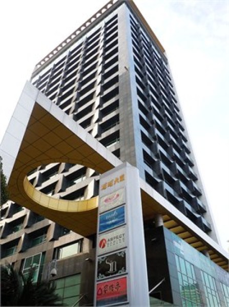 南京西路地铁口旺旺大厦325平米精装修朝东南房型正气