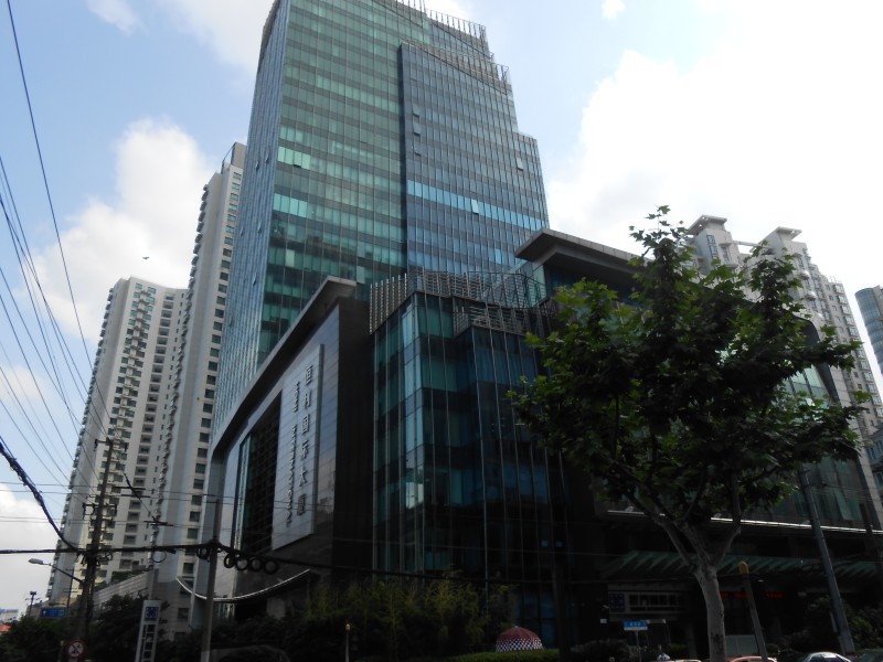 恒利国际大厦精装修正对电梯口业主急租性价比稀缺房源