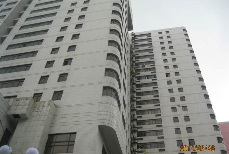 地铁口写字楼出租/ 华富大厦