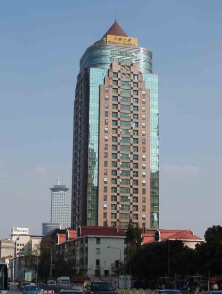 永华大厦.稀缺280平,精装带家具.仅租5块,紧邻地铁!急租