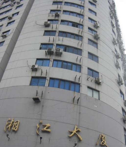 湘江大厦写字楼出租,虹桥路地铁口办公楼260平302平出租—上海长宁区