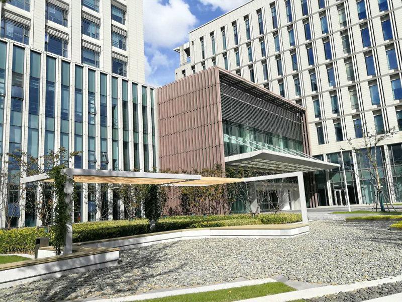 张江2号线广兰路,日月光,精装修全配,朝南落地窗,面积可选