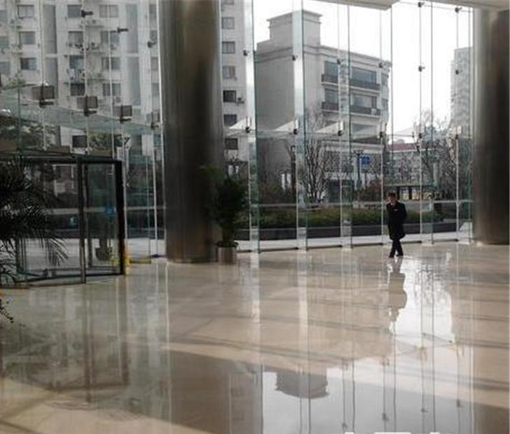 绿地·海珀日晖大楼入口