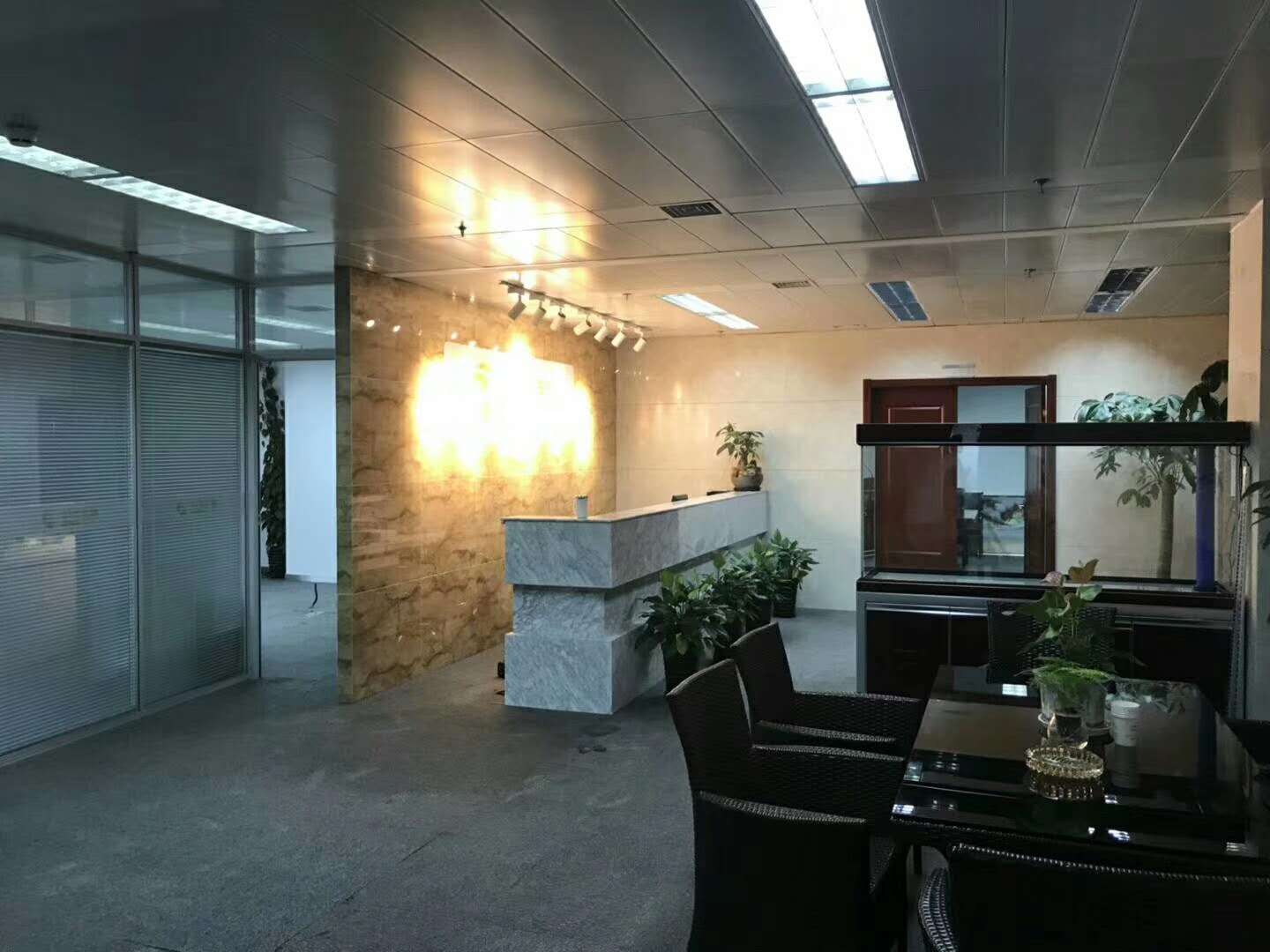 港汇中心一座