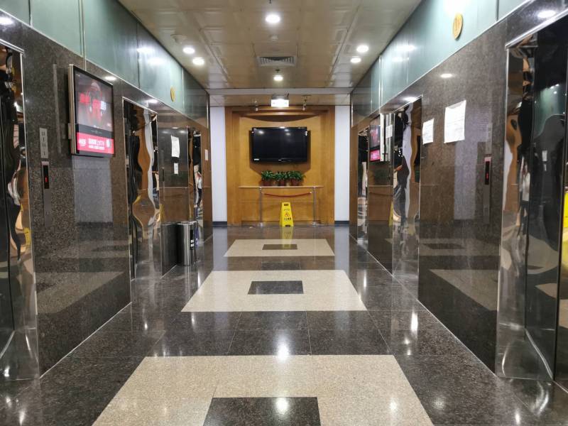 中达广场530平正对电梯口行业