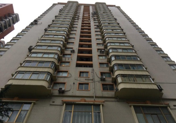 富丽大厦,高区420平,带独立上下水,房型正,行业不限