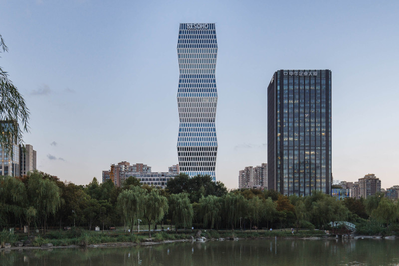 10号线伊犁路地铁口,42楼高区,古北soho无敌视野,现房