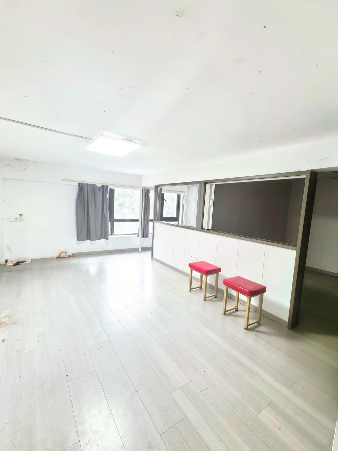 新出！★老西门沿街旺铺 房东直租★91平，6.3米挑高